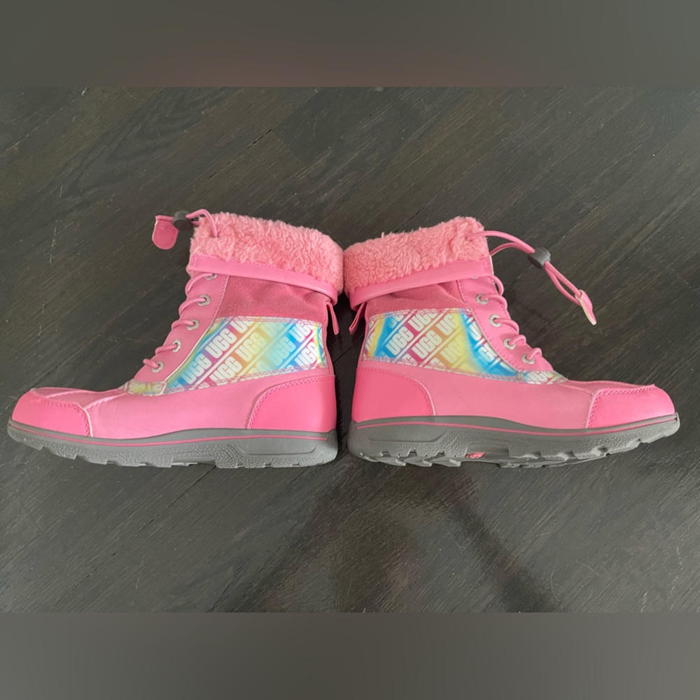 Pre-loved water proof snow UGG boots Size 5 kids